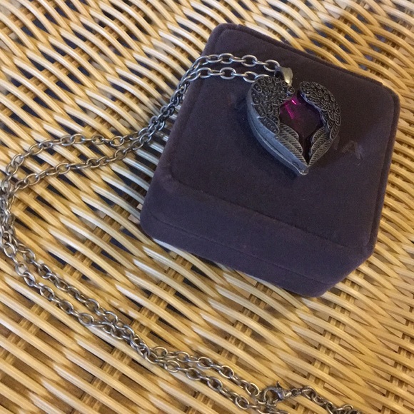 Valyria Purple Heart necklace - Picture 3 of 3